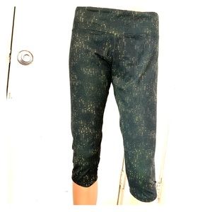 Marika Tek Soft As Butter Capri Dot Leggings Large